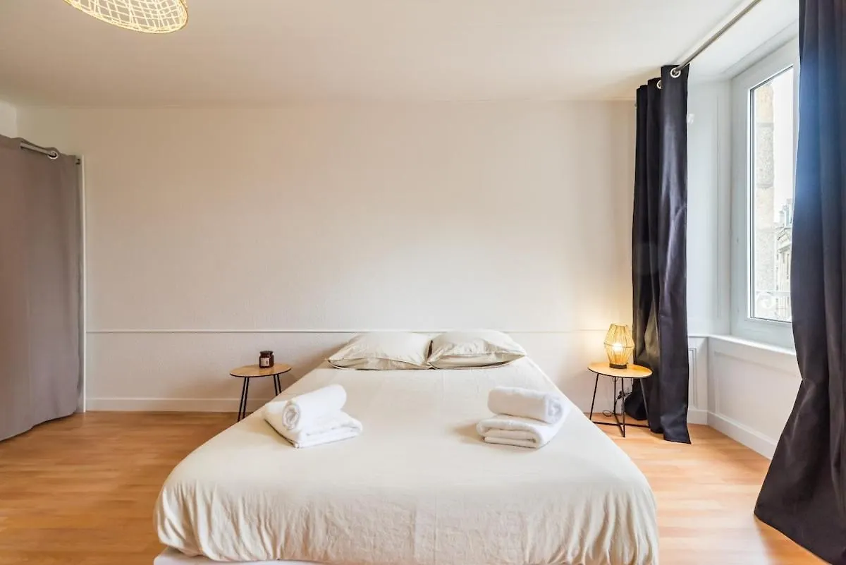 Logement De Charme Au Centre De Guingamp Pour 8 0*,  فرنسا