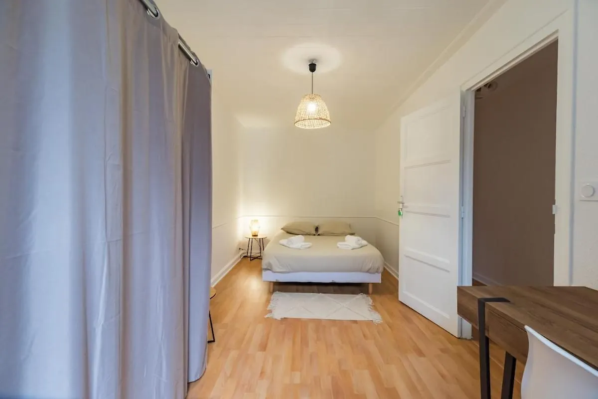 Logement De Charme Au Centre De Guingamp Pour 8 شقة