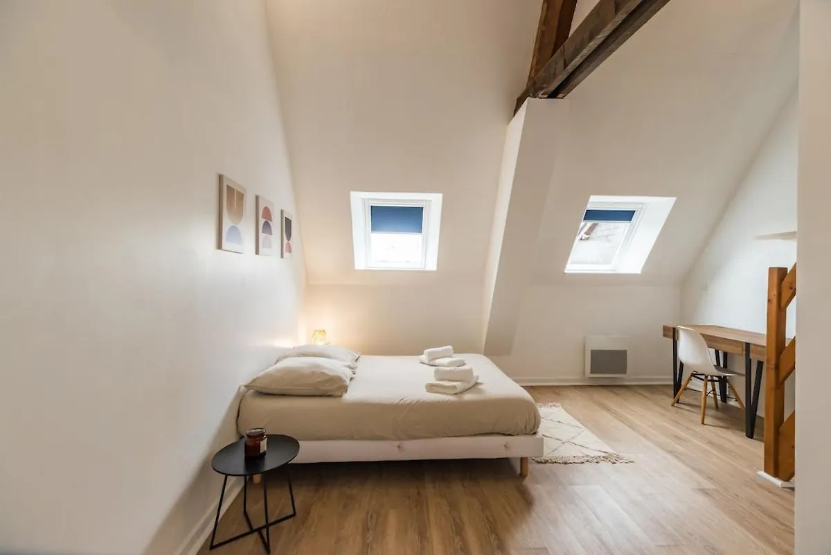 Logement De Charme Au Centre De Guingamp Pour 8 0*,  فرنسا